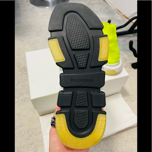 Like New Men’s Size 11 Balenciaga Speed Trainers With BB Print Yellow/Limelight - Picture 11 of 12